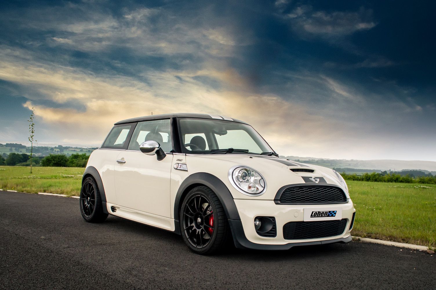 Мини купер дубровский. Mini Cooper JCW r56. Mini Cooper r56 Racing. Mini Cooper r56 расширение. Oz Ultraleggera r17 Mini Cooper f56.