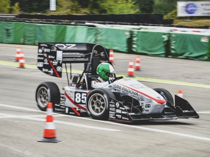 OZ apoya a los jóvenes talentos La innovación es un valor fundamental de OZ. La compañía está involucrada en la competición Formula Student, que da a los estudiantes de ingeniería y jóvenes graduados, la oportunidad de…