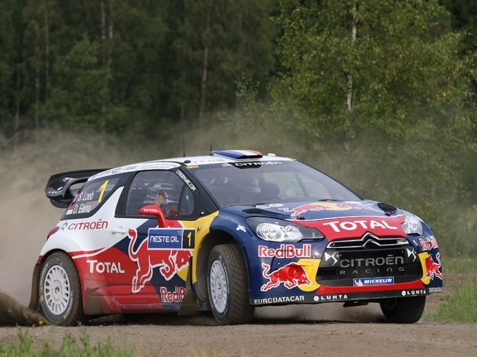 2012. En el WRC, OZ 'celebra campeonato con Citroën Total World Rally Team y sus pilotos, y sus ocho campeonatos de constructores con Sebastien Loeb.