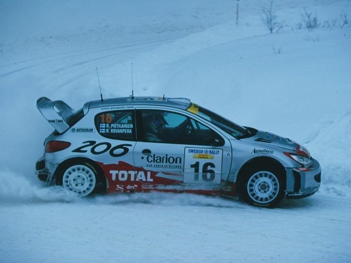 2001. Nouvelle victoire avec l'écurie Peugeot Total Team (Championnat des constructeurs) et l'écurie Subaru World Rally Team (Championnat des pilotes), avec Richard Burns. Victoires également au Championnat F3000, à l'Indy 500…