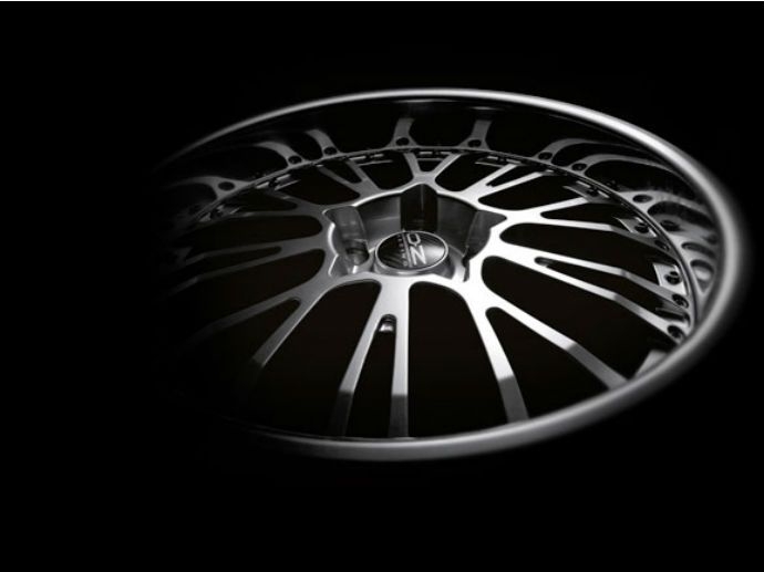 2007. Complimenting the plaudits for the Antares, Superleggera and Michelangelo II wheels, OZ gained another prized design award at the Essen Motorshow when AutoBild magazine declared the Botticelli III wheel “best…
