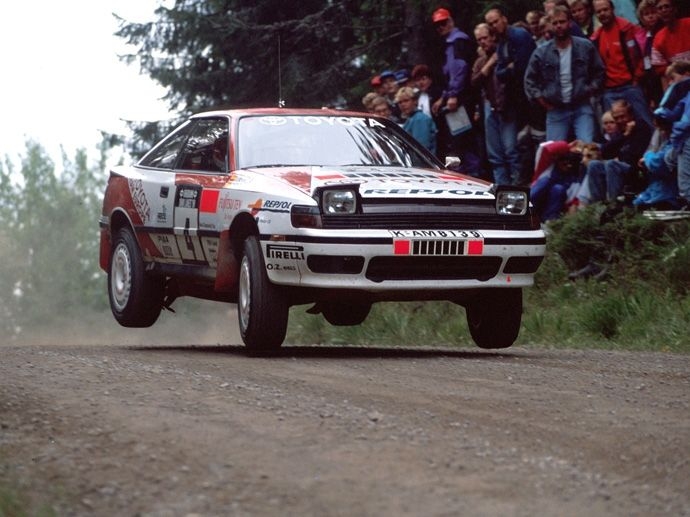 1990. Carlos Sainz won the Driver's World Rally in a Toyota Celica 4WD, equipped with OZ wheels.